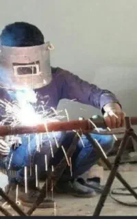 کارگر ساده لوله کشی گاز