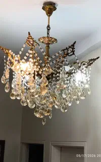 لوستر برنزی ۸ شاخه با یک عدد دیوارکوب