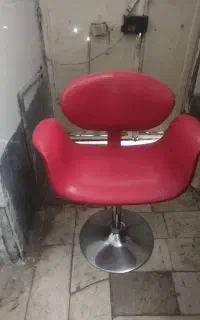 صندلی اپنی قرمز