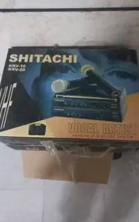 دوعدد میکروفن بی‌سیمی بدون استفاده