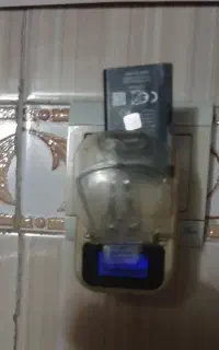 شارژرباتری گوشی که امکان خارج شدن ازدستگاه گوشی را