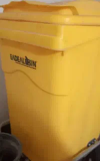 سطل زباله پدالی خیلی بزرگ