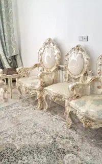 مبلمان سلطنتی ۹نفره به همراه میز ناهار خوری ۴ نفره