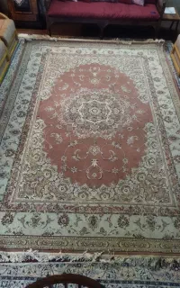 فرش ماشینی ۹ متری نقش برجسته در حد نو