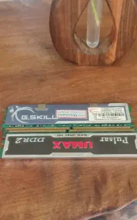 2 عدد رم 2گیگ  ddr2