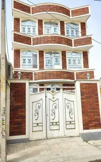 شاگرد کاشی‌کاری