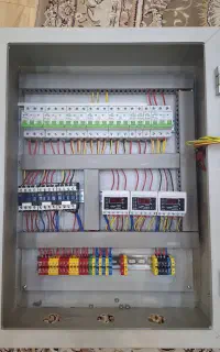 رفع عیب مونتاژ و نصب انواع تابلو برق صنعتی  خانگی