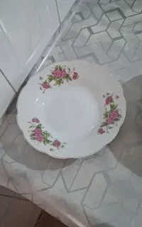 بشقاب گل قرمز