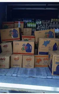 کارگر همراه ماشین پخش ابشورک  وسیله نقلیه واجبه