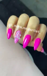 خدمات تخصصی کاشت ناخن صومعه سرا