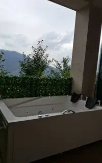اجاره کوتاه مدت با جکوزی در دل جنگل