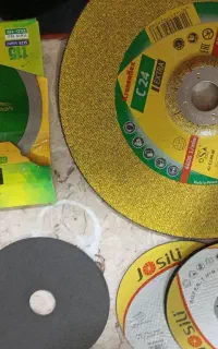 یصفحه سرامیک بر یکی صفحه برش بزرگ آهن و۴تا استیلبر