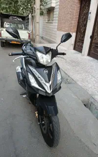 لاکی ۱۸۵ سالم وسرحال
