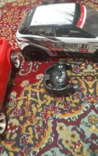 دو عدد ماشین اسباب بازی یهدونش کنترل داره
