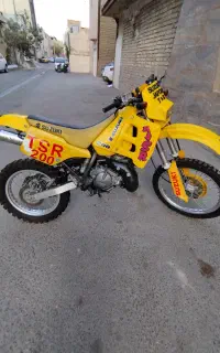 سوزوکی تی اس ار TSR