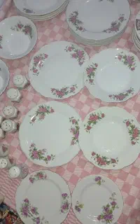 ظرف و ظروف آشپزخانه گل سرخی