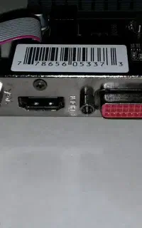 کارت گرافیک ۱ گیگ  HDMI  DVI  VGA