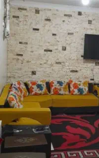 مبل L هفت نفره با میز خودش در حد