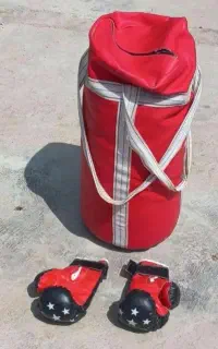 کیسه بوکس با دستکش