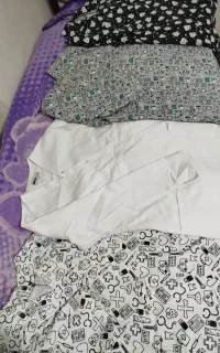 اسکراب و روپوش پزشکی