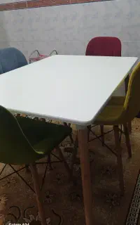 میز غذا خوری ۴نفره سالم