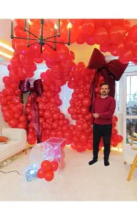 تم تولد و تشریفات دنیای شادی