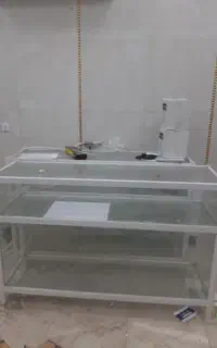 ویترین شیشه ای
