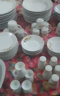 ۸۷ تیکه ظرف چینی اصل گل داوودی ۹ میلیون