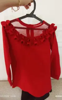 ۵ تیکه لباس دخترانه در حد نو ۹تا ۱۱ سال