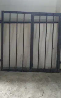 پنجره آهنی
