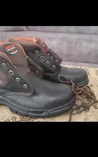 کفش کار و لباس کار و دستکش کار