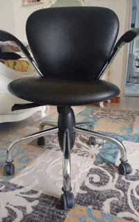 صندلی اداری سالم