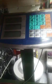 یک عدد ترازو دیجیتال