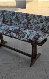 نیمکت چوبی
