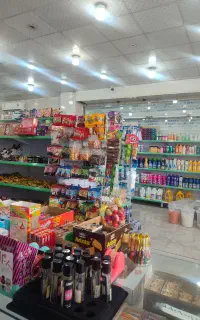 کارگر فروشنده سن بین بیست و پنج به بالا
