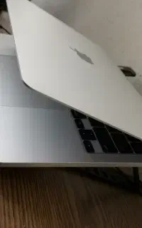MacBook pro myd82
