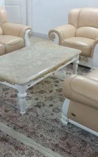 مبل کاناپه با روکش چرم اصل و پایه چوب