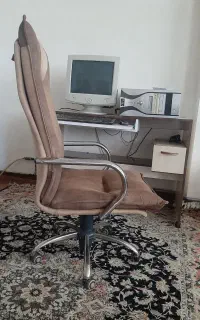میز کامپیوتر  میز مدیریت همراه با صندلی فنری راحت
