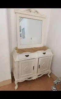 آیینه و کنسول