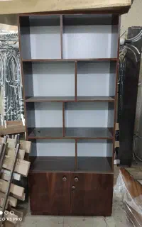 کتابخانه و میز تحریر