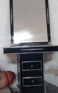 آینه و میز تلویزیون