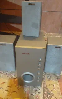 باند muse به همراه بلندگو