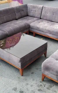 فروشنده وفروش خریدار مبلمان راحتی به روز