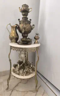 سماور برنز و میز خاطره برنز و ۱۸ تیکه برنز