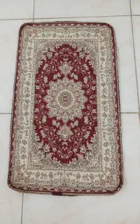 ۱عدد پادری قرمز رنگ طرح دار سالم و نو