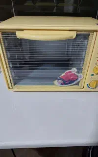 توستر رنگ لیمویی