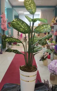 گل و گلدان مصنوعی