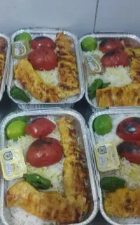 کبابی وتهیه غذا میزبان