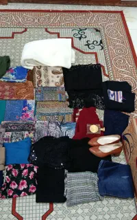 یک کارتن لباس در حد نو