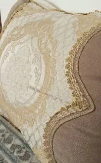 روبالشتی سلطنتی